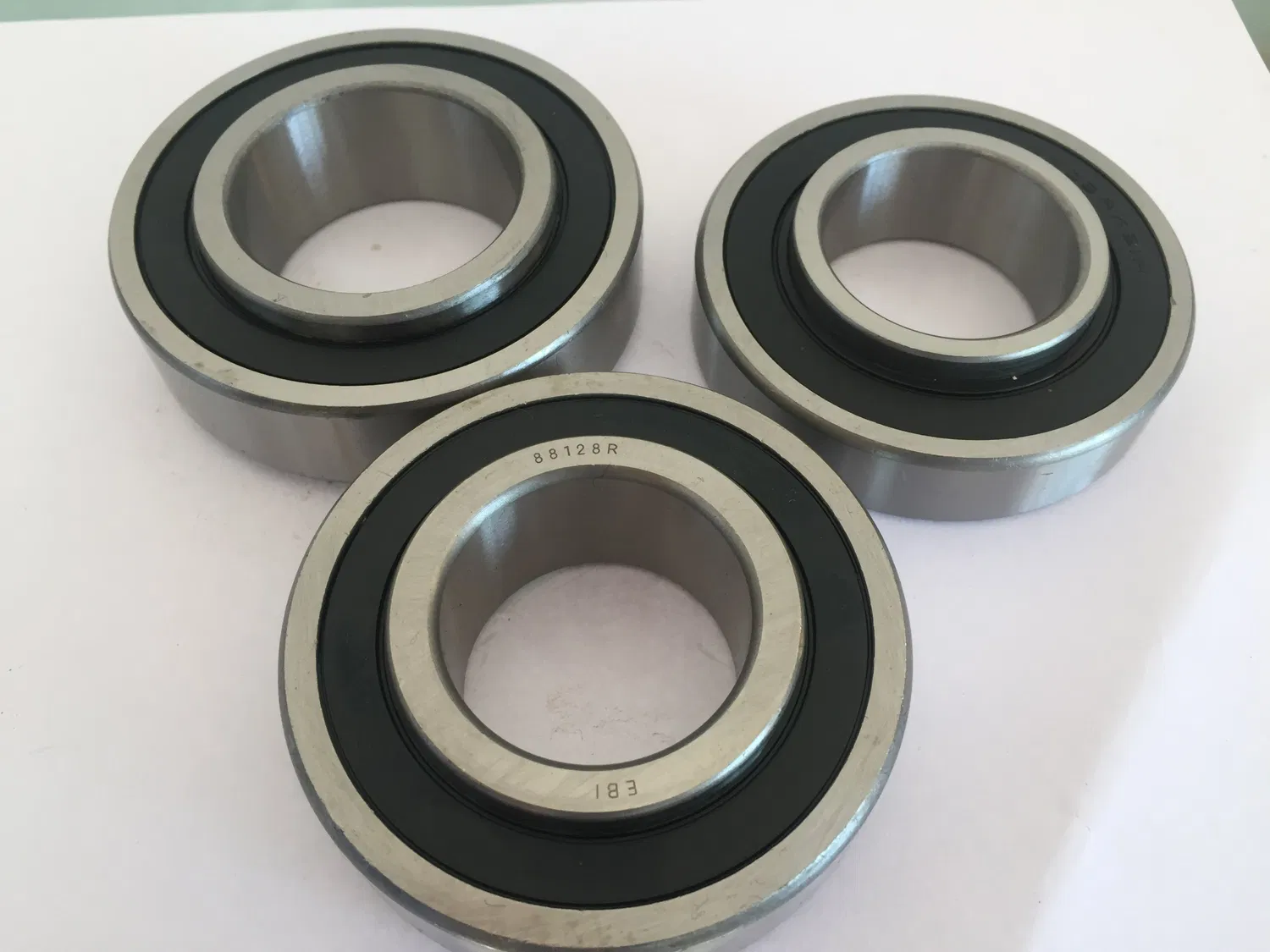 Quality Truck Auto Center Drive Shaft Support Bearing 88511-2RS-C3 6012-2RS Wr6012-2RS-C3 600112-2RS Wir6012-2RS-C3 Int 46-5 6212-2RS-C3 6212-25-2RS-C3 pictures & photos